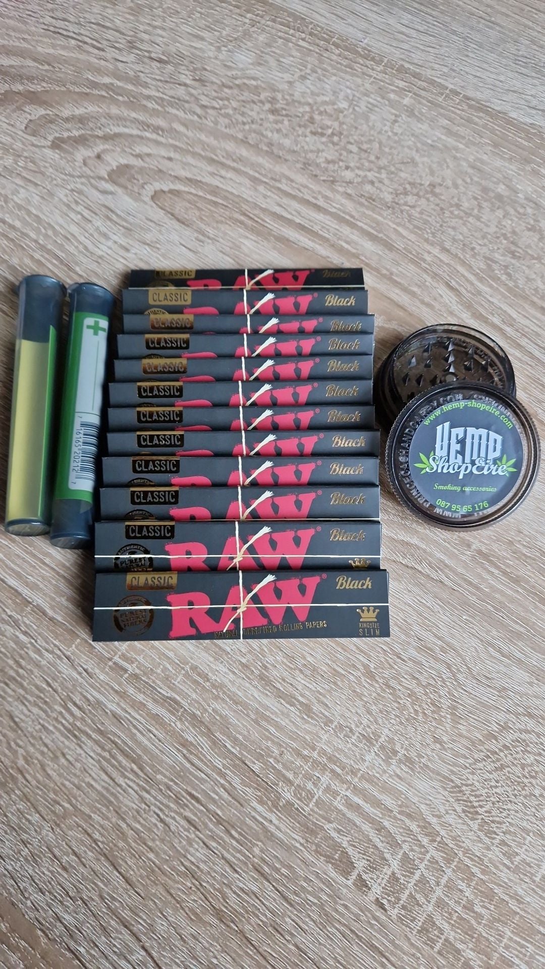 Black Raw Rolling Paper Set