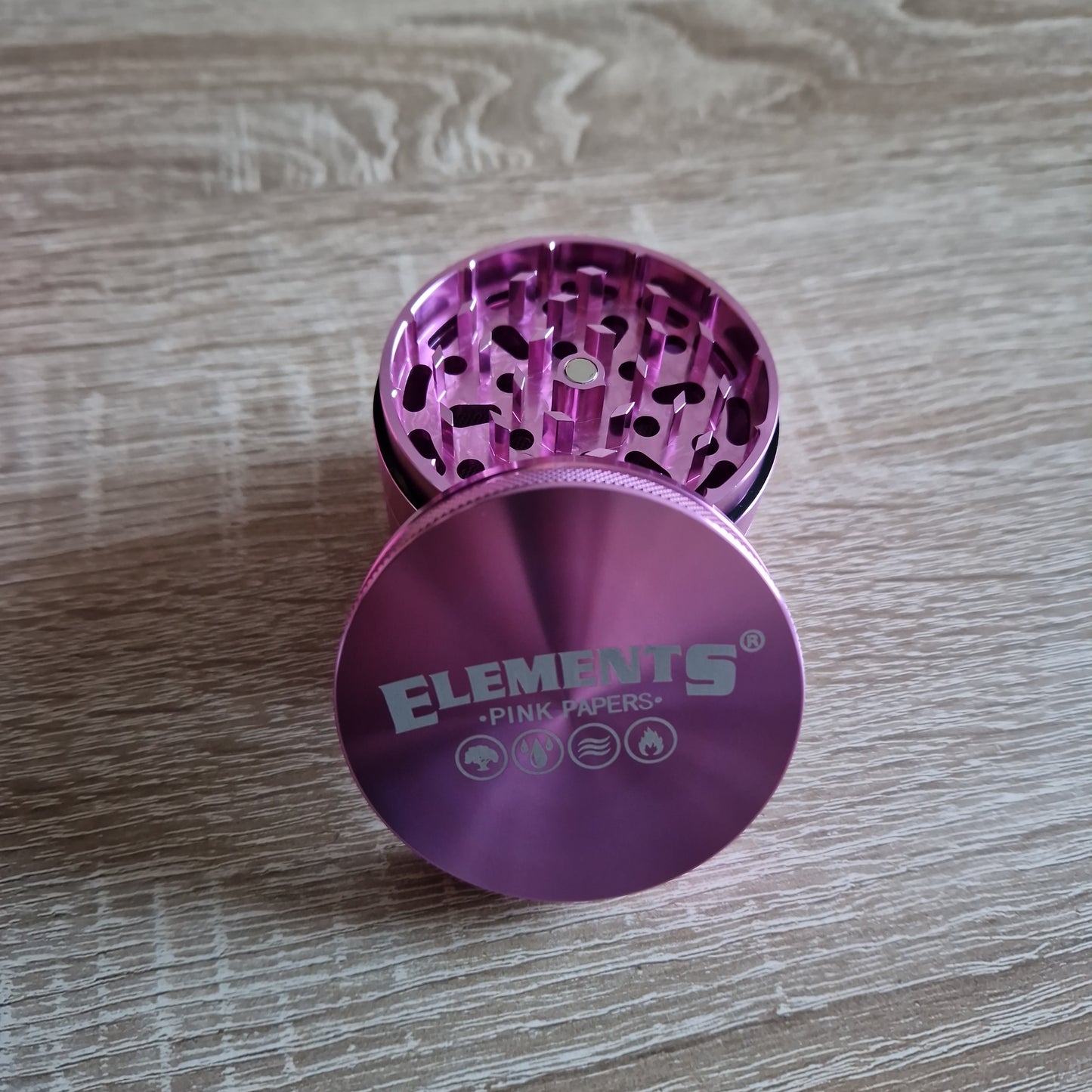 Pink Elements Grinder 62mm 4 Piece stainless steel grinder with crystal catcher & diamond teeth for a fluffy grind 